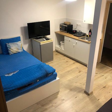 7Dab Rotten 4B3 Contactless Self Check-In Budapest Esterno foto